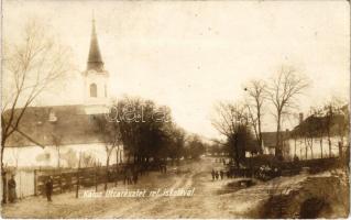 Káloz, utca részlet a református templommal és iskolával. photo (Rb)