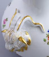 Herendi Petit Bouquet de rose mintás, két kosfejjel díszített váza. Jelzett, kézzel festett, egyik k...