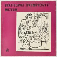 Bratislavai Iparművészeti Múzeum. Fekete-fehér fotókkal illusztrált magyar nyelvű kiállítási katalógus. Szerk.: Lujza Kresánková. Bratislava (Pozsony), 1973. Bratislavai Városi Múzeum. Kiadói kopottas papírkötésben.