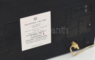 cca 1978, VEF Radio Works: Sigma 260 rádió. Működő, jó állapotban, 24x38 cm