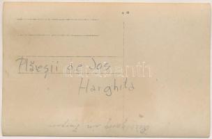 Kászonaltíz, Plaiesii de Jos (?); Kirchgang / templombajárók istentiszteletkor / churchgoers after w...