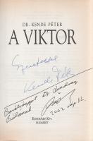 Kende Péter:  A Viktor. (Kétszeresen dedikált.) Budapest, [2001]. KendeArt Kft. [ny. n.] 318 + [2] p. Dedikált: ,,Szeretettel: Kende Péter", valamint ,,Barátsággal dr. Lendvay Bélának. 2002. május 12. [olvashatatlan aláírás]". Kende Péter (sz. 1952) budapesti KISZ-vezető, sajtóvállalati jogtanácsos, szociológus, közíró egyedi nézőpontú Orbán-életrajza a 2002-es országgyűlési választások alakulásának egyik fontos tényezője volt. Fűzve, színes, illusztrált kiadói borítóban.