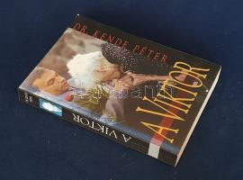 Kende Péter: 
A Viktor. (Kétszeresen dedikált.)
Budapest, [2001]. KendeArt Kft. [ny. n.] 318 + [2]...