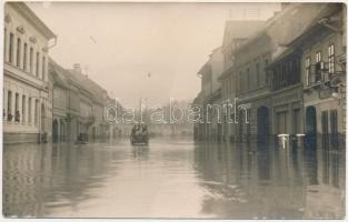 Segesvár, Schässburg, Sighisoara; árvíz, Georg Lingner üzlete / flood, shops. photo