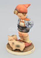 Goebel / Hummel "Farm boy" kézzel festett, mázas kerámia, jelzett, hibátlan, eredeti dobozában, m: 14 cm