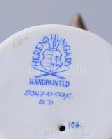 Herendi madár faágon. Kézzel festett, jelzett, csőrén apró kopással m:11 cm