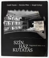 Gajdó Tamás - Korniss Péter - Szegő György: Színházkutatás. Nagymező utca 22-24. Bp., 1998, Thália Színház. Fekete-fehér fotókkal illusztrálva. Kiadói papírkötés, borítóm kisebb törésnyommal.