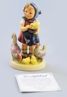 Hummel / Goebel Kislány csibékkel figura. Jelzett, kézzel festett, hibátlan, leírással m: 11 cm