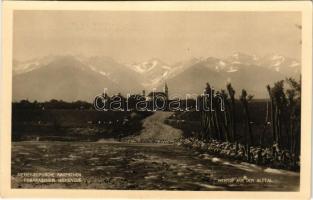 Fogarasi-havasok, Siebenbürgische Karpathen, Muntii Fagarasului; Fogarascher Höhenzug. Hyrtop aus dem Alttal / mountain range. Photo Reinerth. Karpathenwachtverlag No. 42.