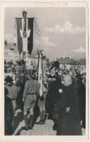 1938 Léva, Levice; Ipolyság által Léva városának adományozott országzászló ünneplése, bevonulás, cserkészek. Hajdu felvétele / flag ceremony, entry of the Hungarian troops, boy scouts + "1938 Léva visszatért" So. Stpl. (fl)