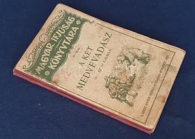 Ajtai Kálmán:  A két medvevadász. Budapest, 1927. Szent-István-Társulat (Stephaneum Nyomda és Könyvkiadó Rt.) Ajtai Kálmán (1889-1968) római katolikus hittanár, szerkesztő és ifjúsági író. A székely furfangot és túlélési képességet tematizáló - alkalmasint medvevadászatot is felvonultató - regénye az 1916. évi erdélyi román betörés idején játszódik; a regény végére a Székelyföld felszabadul. Oldalszámozáson belül néhány szövegközti rajzzal. A foltos címoldalon régi gyűjteményi bélyegzés, számos oldalon enyhe foltosság, példányunk fűzése meglazult. (Magyar ifjúság könyvtára, 15-16. szám.) Illusztrált, foltos kiadói félvászon kötésben.