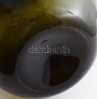 Borérlelő üvegballon. cca 19. sz. vége, Parád, zölden színezett hutaüveg, cca 50 liter, kis kopással...