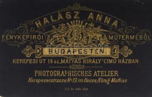 cca 1885 Fiatal lány portréja, keményhátú fotó Halász Anna budapesti műterméből, 10,5×6,5 cm