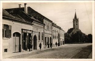 1941 Szászrégen, Reghin; Gróf Csáky utca, német evangélikus templom, Schuster, Ernst Philippi üzlete és saját kiadása / street view, German Lutheran church, publisher's shop