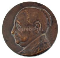 Mikus Sándor (1903-1982) DN Idős hölgy balra néző portréja, egyoldalas öntött bronz lemezplakett (91mm) T:XF