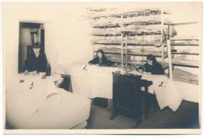 Marosvásárhely, Targu Mures; szabóság és varroda / tailoring and sewing workshop. Fotograf Szabó photo