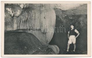 Rév, Körösrév, Vad, Vadu Crisului; Zichy-barlang, Földgömb. Dr. Kessler Hubert felvétele / cave, interior (apró szakadás / tiny tear)