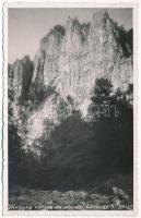 1942 Vargyas-szoros, Cheile Varghisului (Vargyas, Varghis); Vargyas völgye az Almási-barlang közelében. Kováts fényképész felvétele (Székelyudvarhely) / mountain, valley near the cave. photo