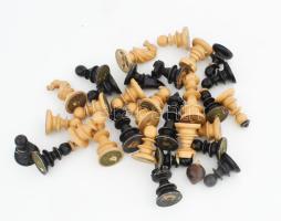 Régi sakk készlet szép fa táblával 38x38 cm + hiányos, sérült figurákkal