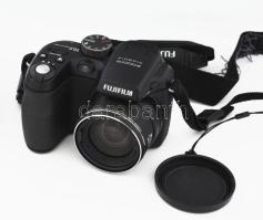 Fuji Finepix S1000 10mp digitális fényképezőgép, tokkal, töltővel