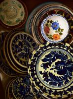 34 darab retro, régi és antik kerámia tányér, zömmel erdélyi és alföldi, közte jelzett hódmezővásárh...