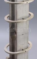 1979, Vilt Tibor (1905-1983): Emlékmű. Geometrikus alumínium elemekből összeállított, mozgatható rés...