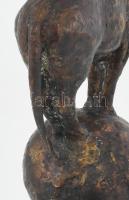 Raffay Dávid (1973- ): Szürke marha szobra. Bronz, Márvány félgömb talapzaton. Jelzett m: 37 cm