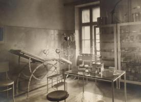 cca 1920-30 össz, 7 db kórház v szanatórium fotó beazonosítandó helyszínnel, egy külső felvétel női ...