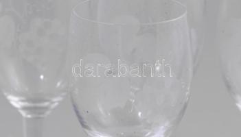 Borospohár garnitúra, csiszolt szőlőlevél és szőlőfürt mintával, 6 darab, m: 13 cm