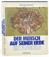 Georg Gerster: Der Mensch auf seiner Erde. Eine Befragung in Flugbildern. Zürich-Freiburg, 1975, Atlantis. Gazdag fotóanyaggal illusztrálva. Német nyelven. Kiadói egészvászon-kötés, kiadói papír védőborítóban.