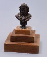 Beethoven bronz szobor, fa talapzaton, m: 11 cm