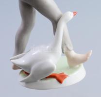 Hollóházi vándorlegény lúddal. Jelzett, hibátlan, m: 21,5 cm