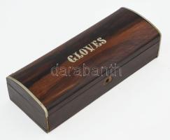 Régi fadoboz, benne 2 darab bronz kegytárgy plakettel, doboz h: 25 cm, sérült, plakett h. 7-8 cm