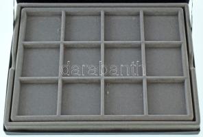 Érmetartó kazetta egy kivehető tálcával, összesen 24db, 50x50mm-es férőhellyel. Használt, de jó álla...