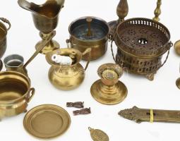 Vegyes réz tárgyak: gyertyatartók, kínálók, stb,