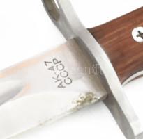 Szovjet AK-47 gépkarabély bajonett, fa/fém markolattal, h: 40 cm műbőr tokkal