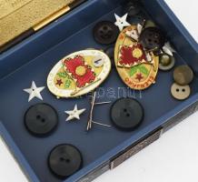 Állami Pénzverő kiváló katona fémdoboz, benne tüzérségi állományjelzés, élenjáró katona, kiváló kato...