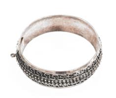 Ezüst(Ag) karperec, jelzett, d: 5,5 cm, nettó: 27,8 g