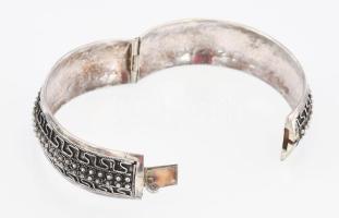 Ezüst(Ag) karperec, jelzett, d: 5,5 cm, nettó: 27,8 g