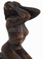 Csorvássy István (1912-1986): Térdelő akt. 1949. Jelzett, faragott és pácolt fa, m: 24 cm