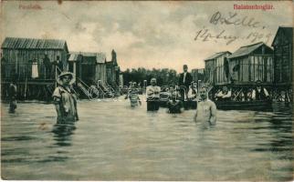 1909 Balatonboglár, strand, fürdőzők, kabinok. Fischer Ármin kiadása (EK)