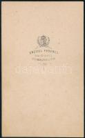 cca 1865 Férfiak vicces jelenetben, keményhátú fotó Knebel Ferenc szombathelyi műterméből, 10,5×6,5 ...