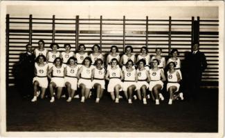 1934 Szeged, Rókusi tornacsarnok, MTE (Munkás Testedző Egyesület) tagjai. Szolga József photo (ragasztónyom / glue marks)