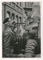 1940 In Ypern: Der Führer nimmt eine Meldung seines Marineadjutanten, Fregattenkapitän von Puttkamer entgegen. Photo-Hoffmann / Ypres, Adolf Hitler receives a report from his naval adjutant Admiral Karl-Jesko von Puttkamer. German NS (Nazi) propaganda + 1940 Wiesbaden Waffenstillstandskommission So. Stpl