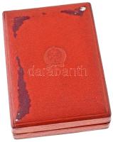 ~1950. "Kiváló Dolgozó" Rákosi-címeres zománcozott kitüntetés, miniatűrrel, Rákosi-címeres...