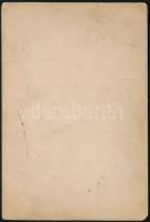 cca 1900 Rankherlányi szökőkút, keményhátú fotó Podleszky kassai műterméből, 16,5×11 cm