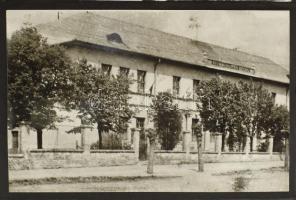 1982 Abony városáról összeállított képes album (leporelló), fényképezte: Járdány Gyula, össz. 20 db ...