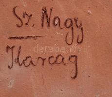 Figurális fűszerkínáló, Karcag, jelzett, sérülésekkel, m: 19,5 cm