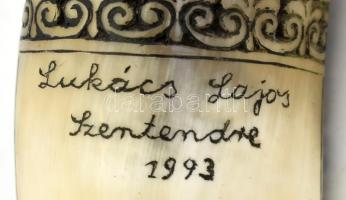Lukács Lajos (1922-2006): Faragott kürt fiatal lány ábrázolással, jelzett, h: 25 cm