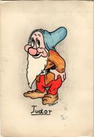 ~1942 Tudor a Hófehérke és a hét törpéből. Kézzel rajzolt egyedi készítésű művészlap / Doc from Snow White and the Seven Dwarfs, hand-drawn custom made art postcard s: Simon V. (vágott / cut)